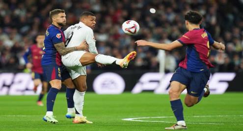 صباحك أوروبي.. صراع مدريد وبرشلونة.. باريس يستهدف لوكمان.. وموقف لوكاكو